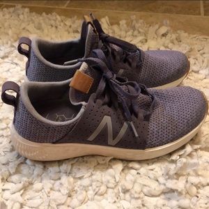 New balance tennis shoes